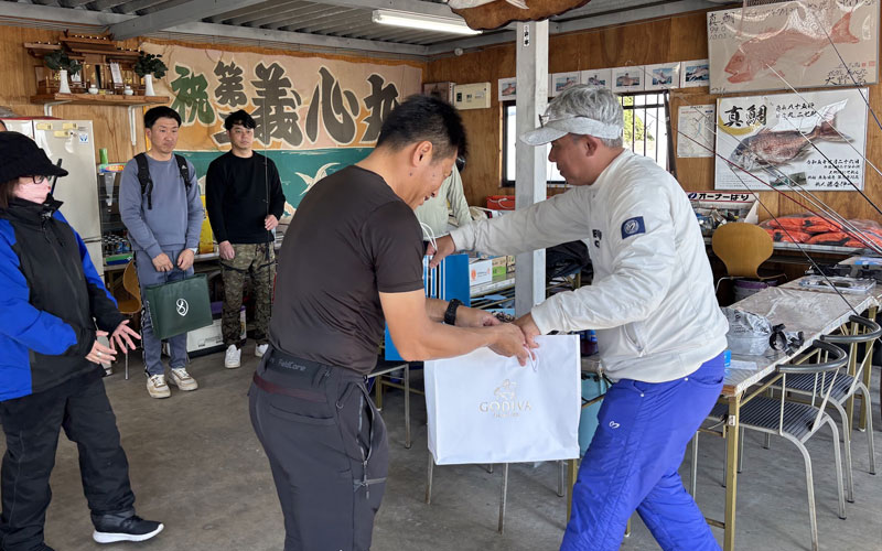 豪華優勝賞品をはじめ多数の賞品を贈呈